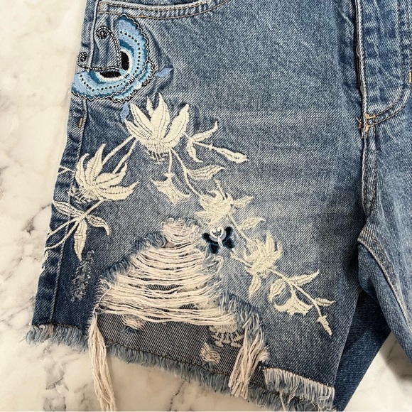 We the Free you’re my butterfly embroidered denim cutoff shorts size 25 - Picture 3 of 11